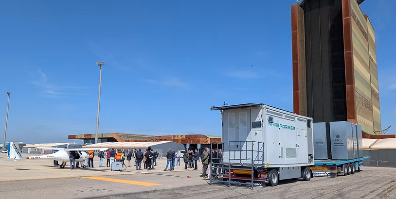 The Lleida-Alguaire Airport has conducted flight tests using electric power from a mobile charging station